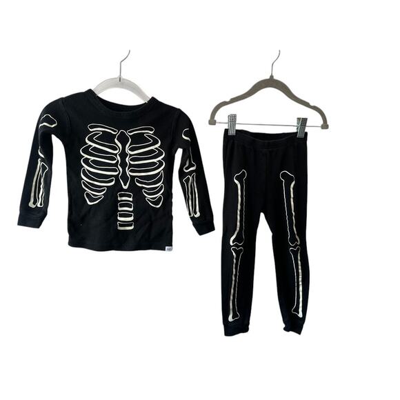 BABY GAP Black & White Skeleton 2 piece Pajama Set Size 3 years - Picture 1 of 6